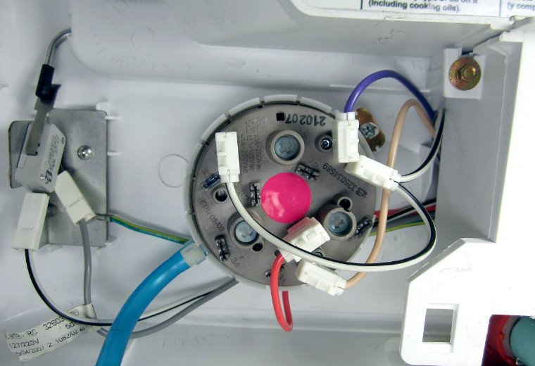 Замена датчика воды в стиральной машине Evgo